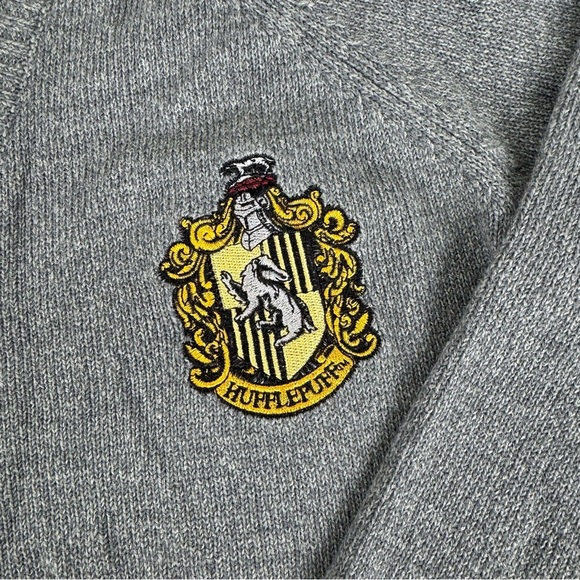 Hufflepuff House Crest Cardigan – Harry Potter Official Knitwear - Picture 3 of 14